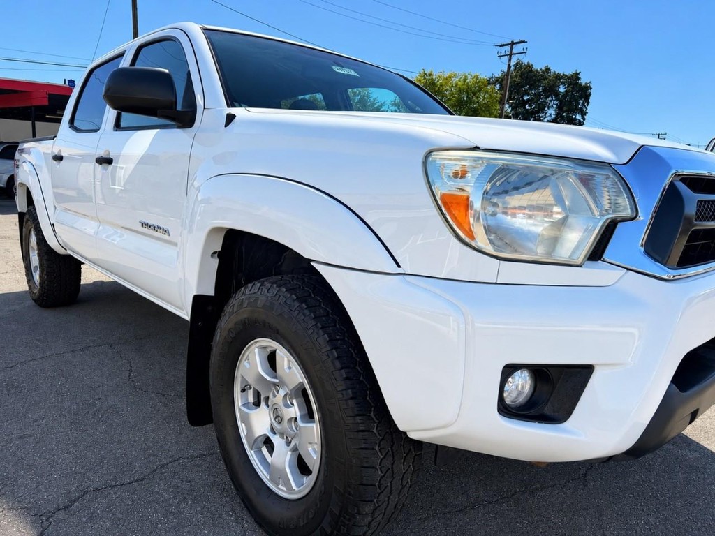 Toyota Tacoma Vehicle Full-screen Gallery Image 13