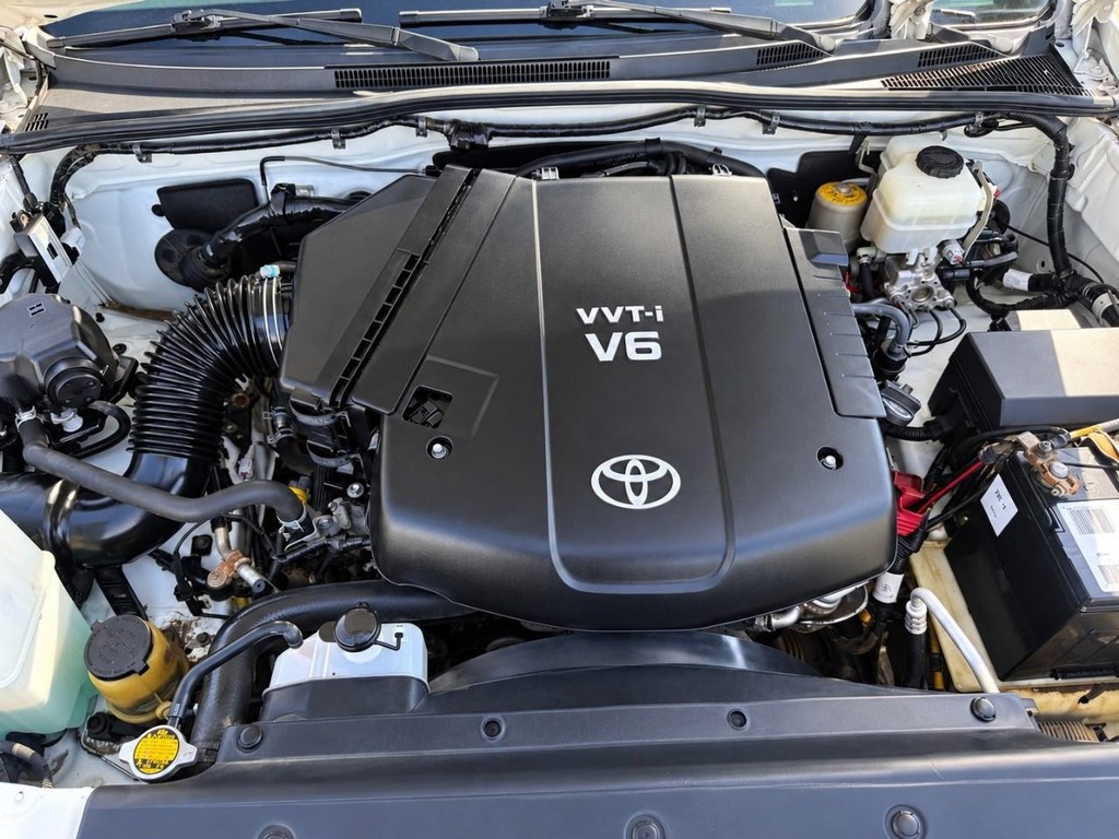 Toyota Tacoma Vehicle Full-screen Gallery Image 15