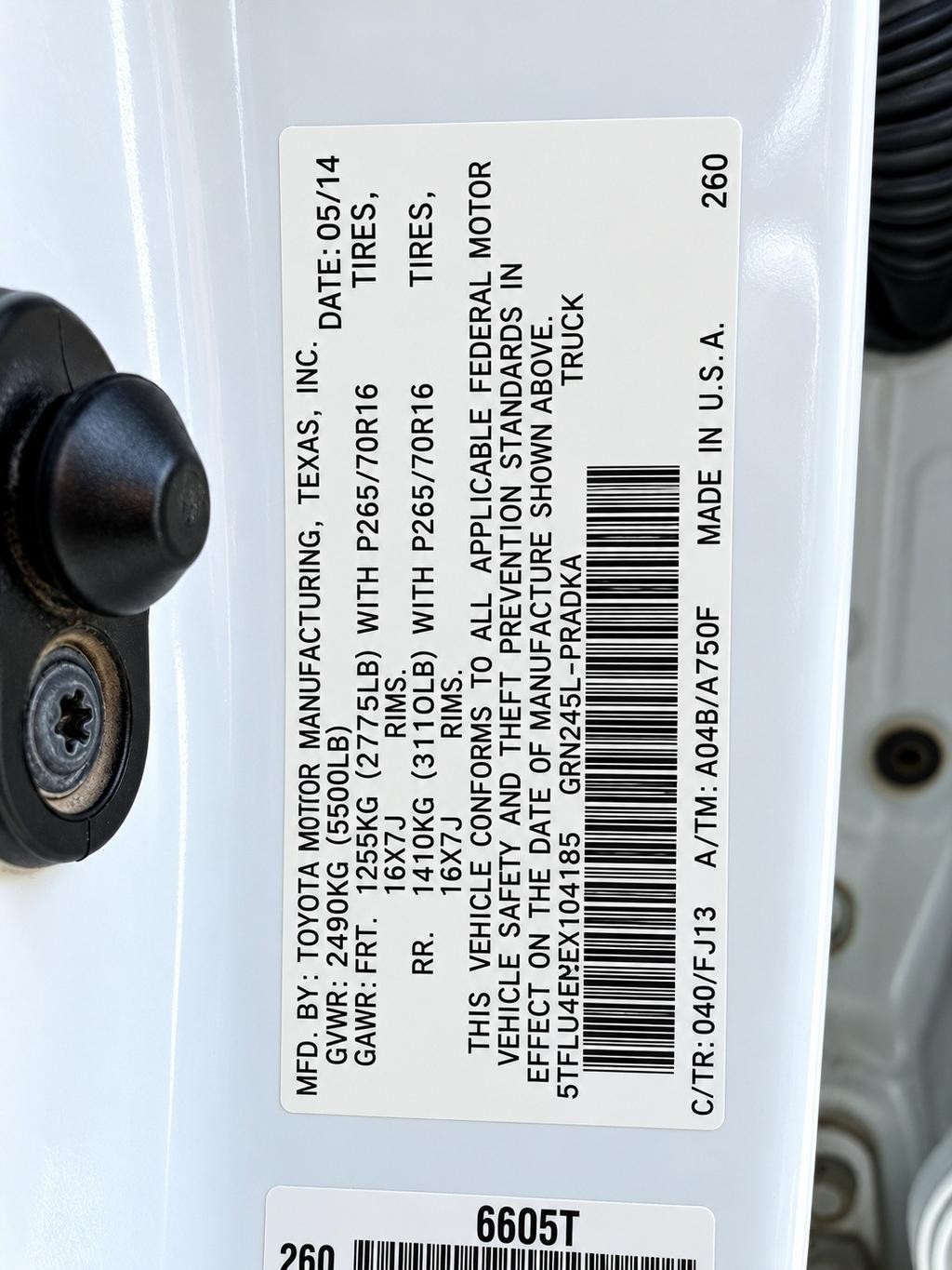 Toyota Tacoma Vehicle Full-screen Gallery Image 29