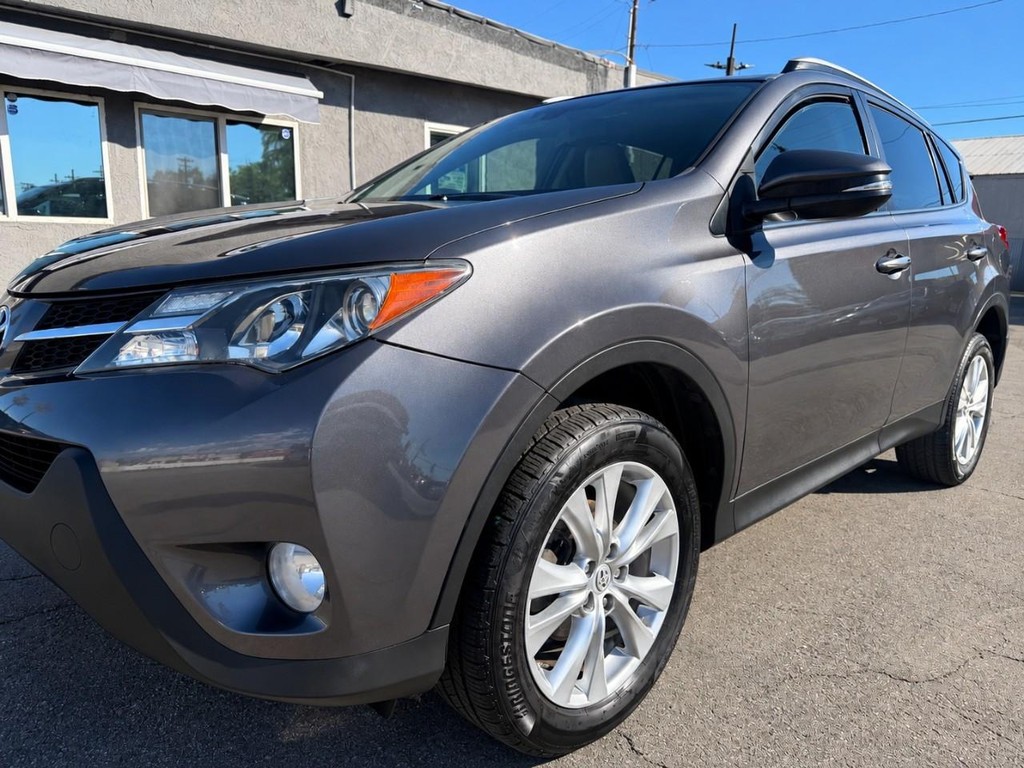 Toyota RAV4 Vehicle Full-screen Gallery Image 3