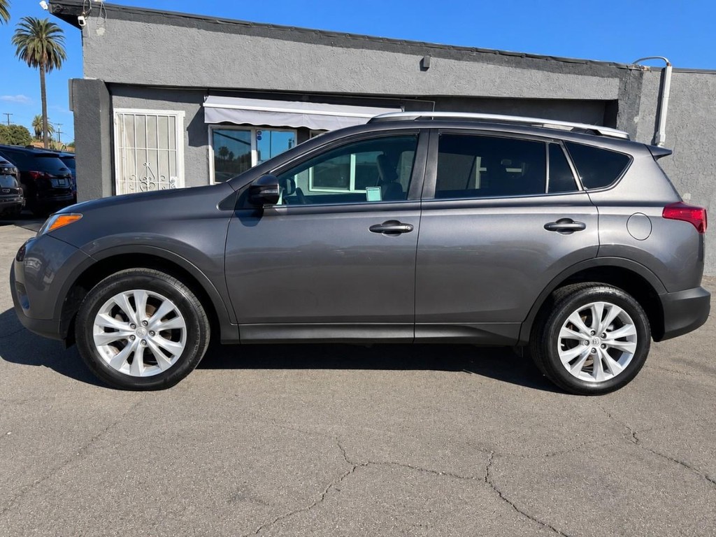 Toyota RAV4 Vehicle Full-screen Gallery Image 4
