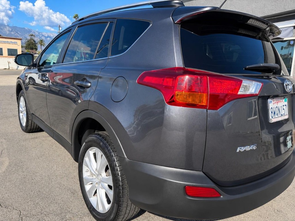 Toyota RAV4 Vehicle Full-screen Gallery Image 6