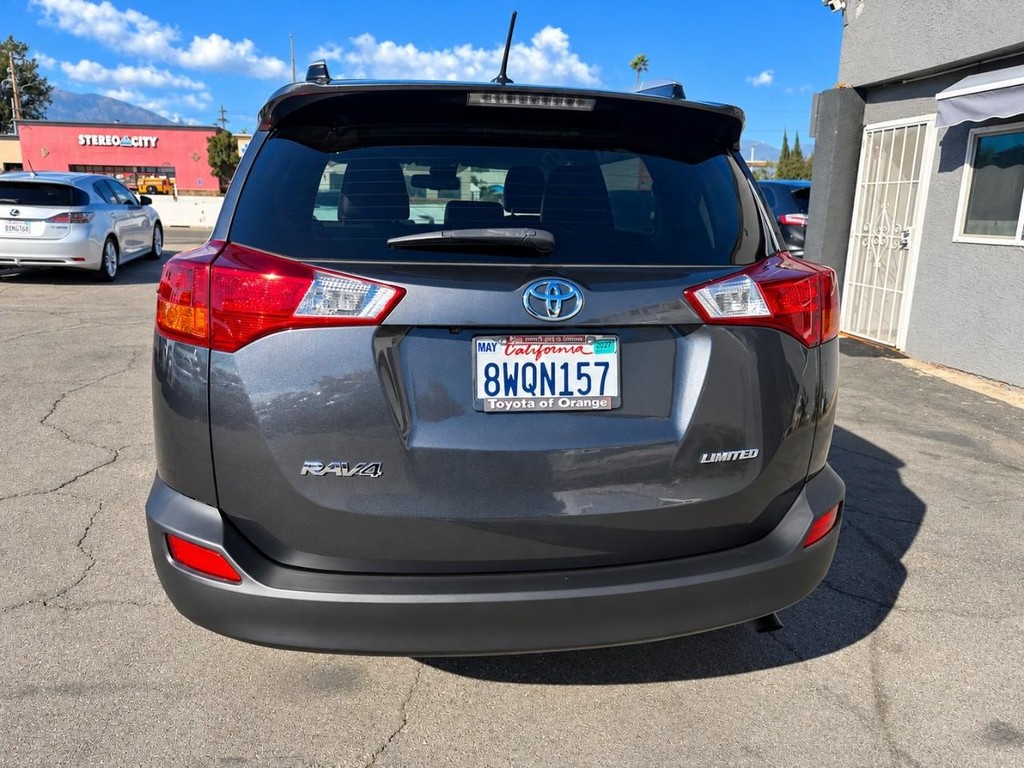 Toyota RAV4 Vehicle Full-screen Gallery Image 7
