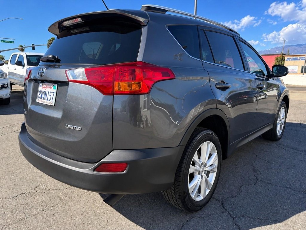 Toyota RAV4 Vehicle Full-screen Gallery Image 9