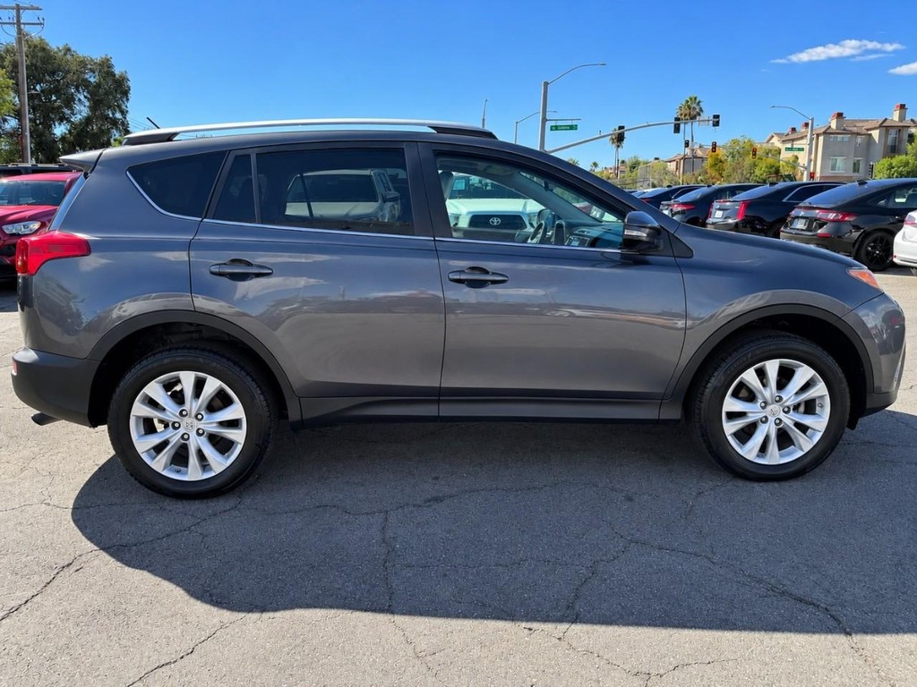 Toyota RAV4 Vehicle Full-screen Gallery Image 10