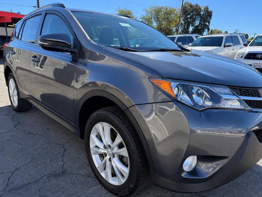 Toyota RAV4 Vehicle Full-screen Gallery Image 11