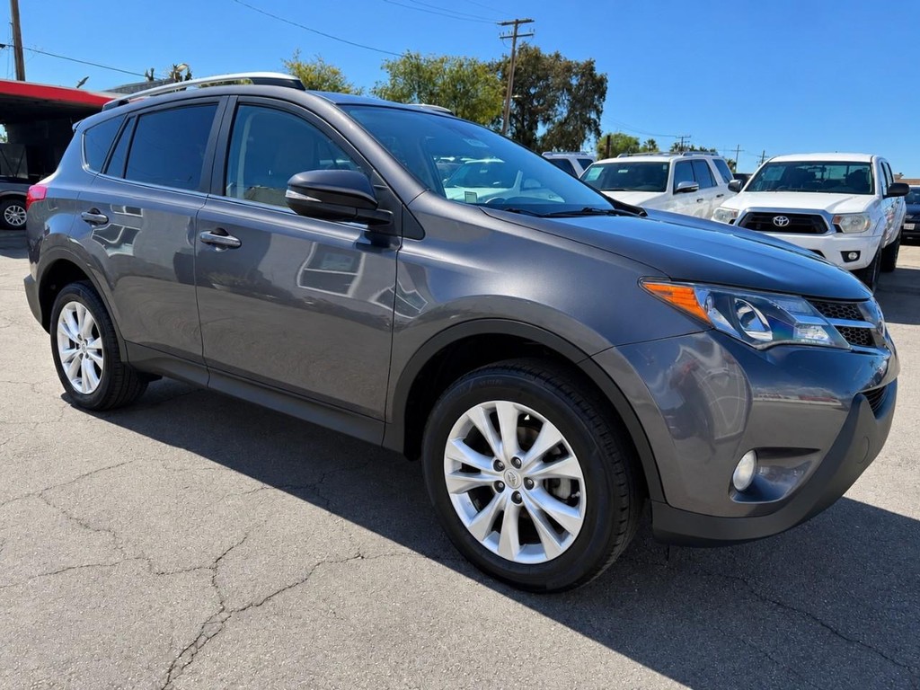 Toyota RAV4 Vehicle Full-screen Gallery Image 12