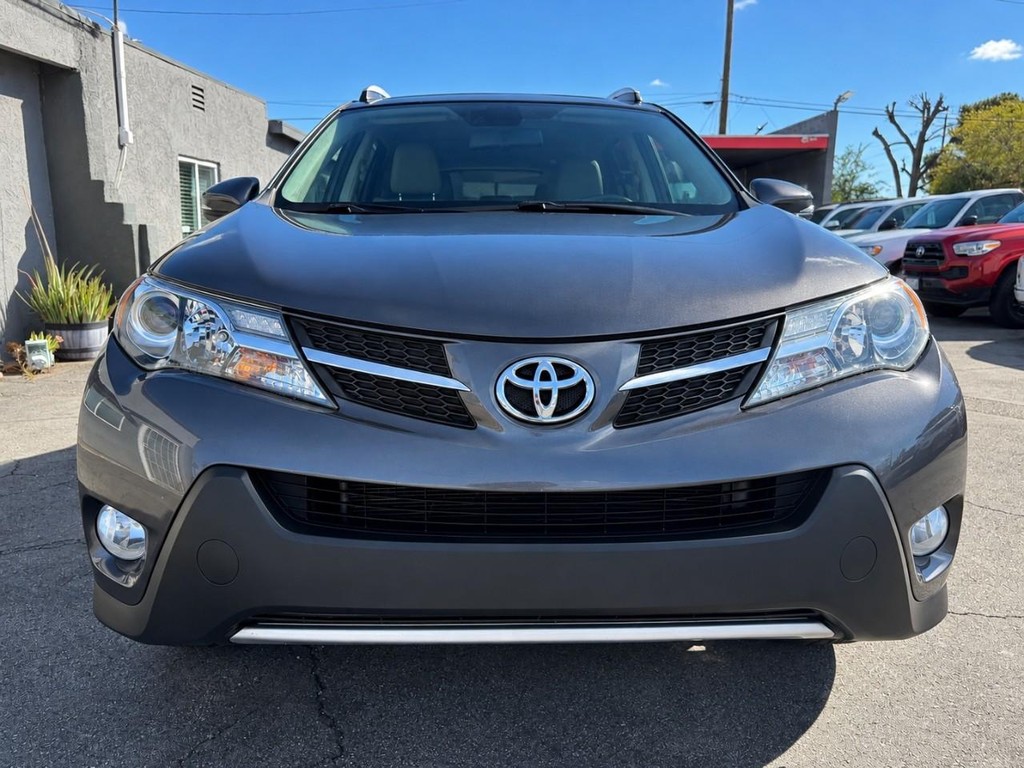 Toyota RAV4 Vehicle Full-screen Gallery Image 13