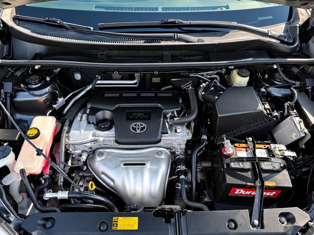 Toyota RAV4 Vehicle Full-screen Gallery Image 14
