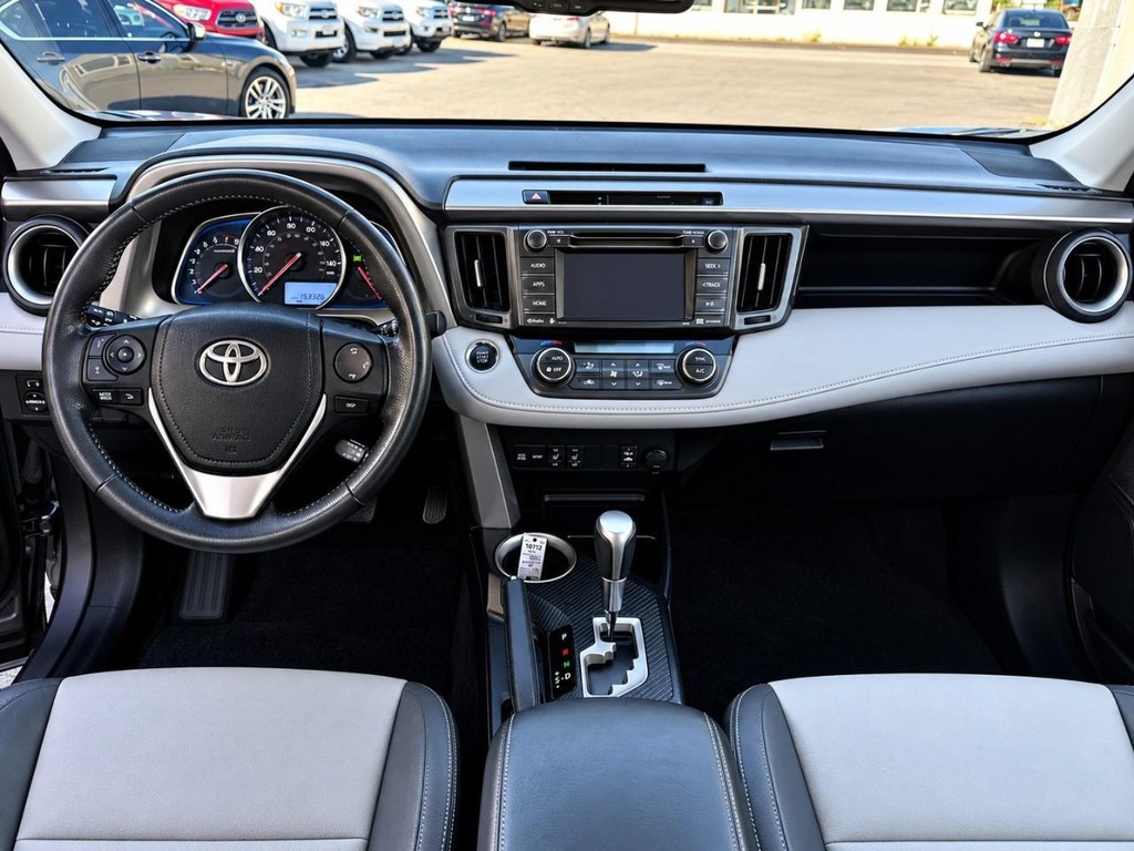 Toyota RAV4 Vehicle Full-screen Gallery Image 15