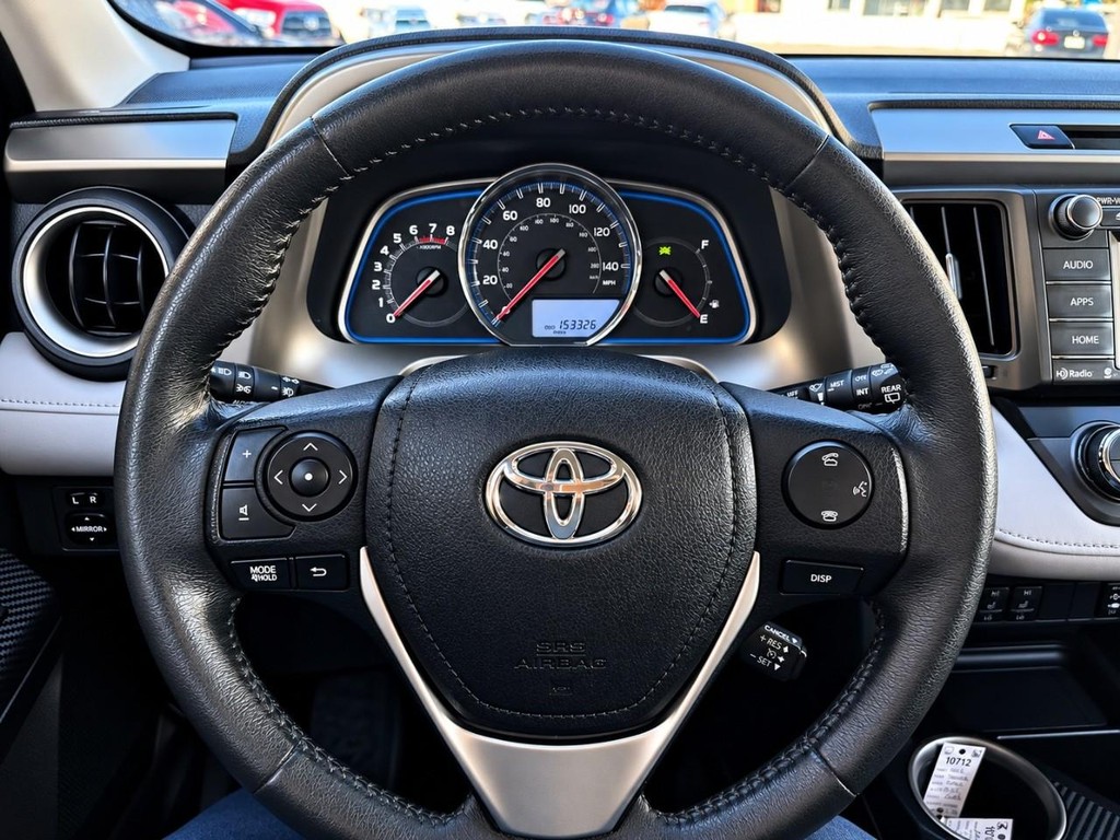 Toyota RAV4 Vehicle Full-screen Gallery Image 17