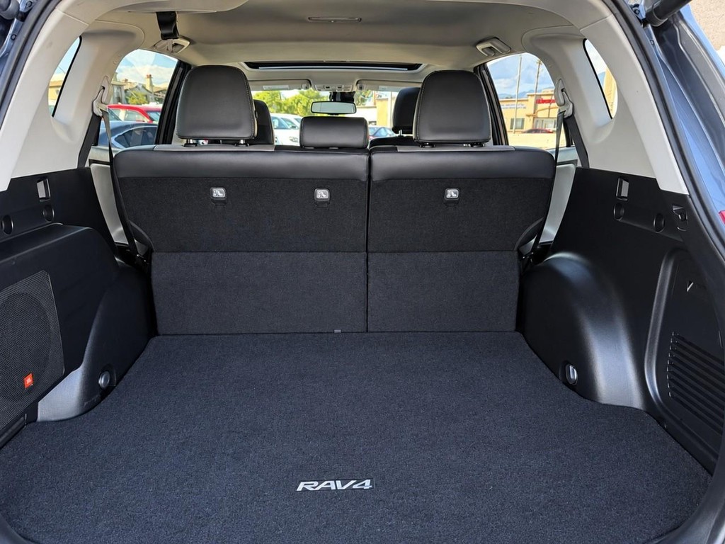 Toyota RAV4 Vehicle Full-screen Gallery Image 24