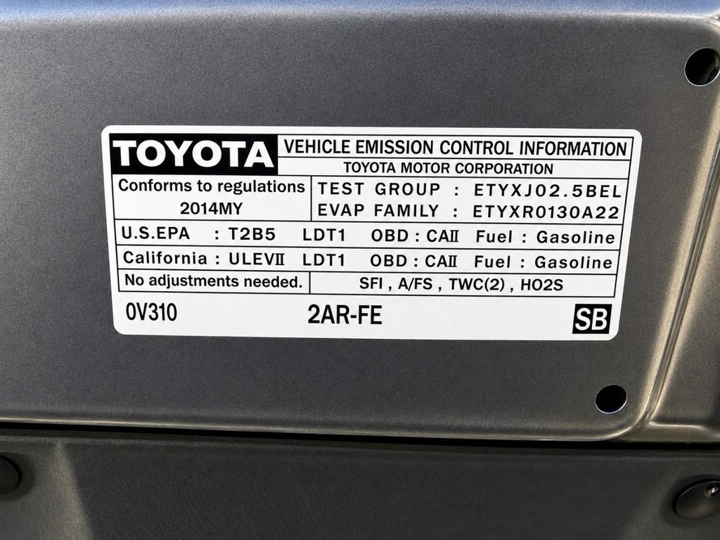 Toyota RAV4 Vehicle Full-screen Gallery Image 31