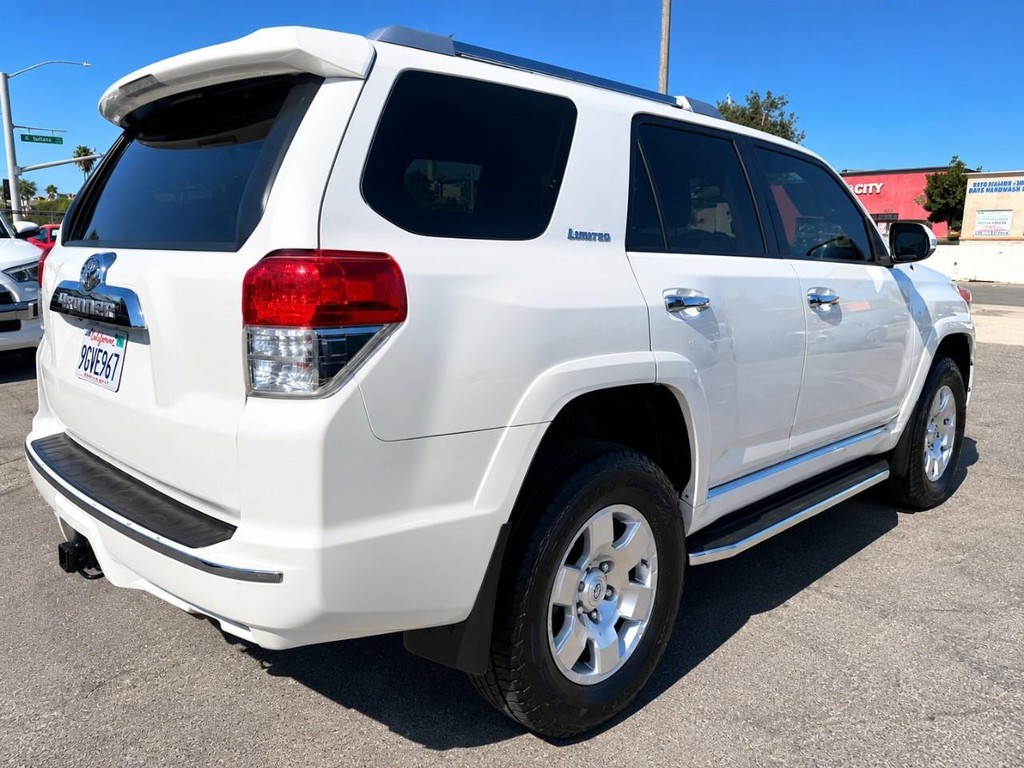 Toyota 4Runner Vehicle Full-screen Gallery Image 8