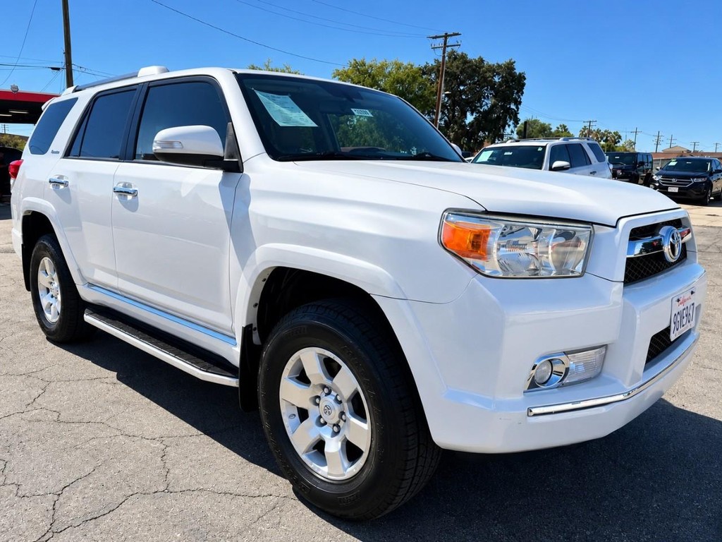 Toyota 4Runner Vehicle Full-screen Gallery Image 11