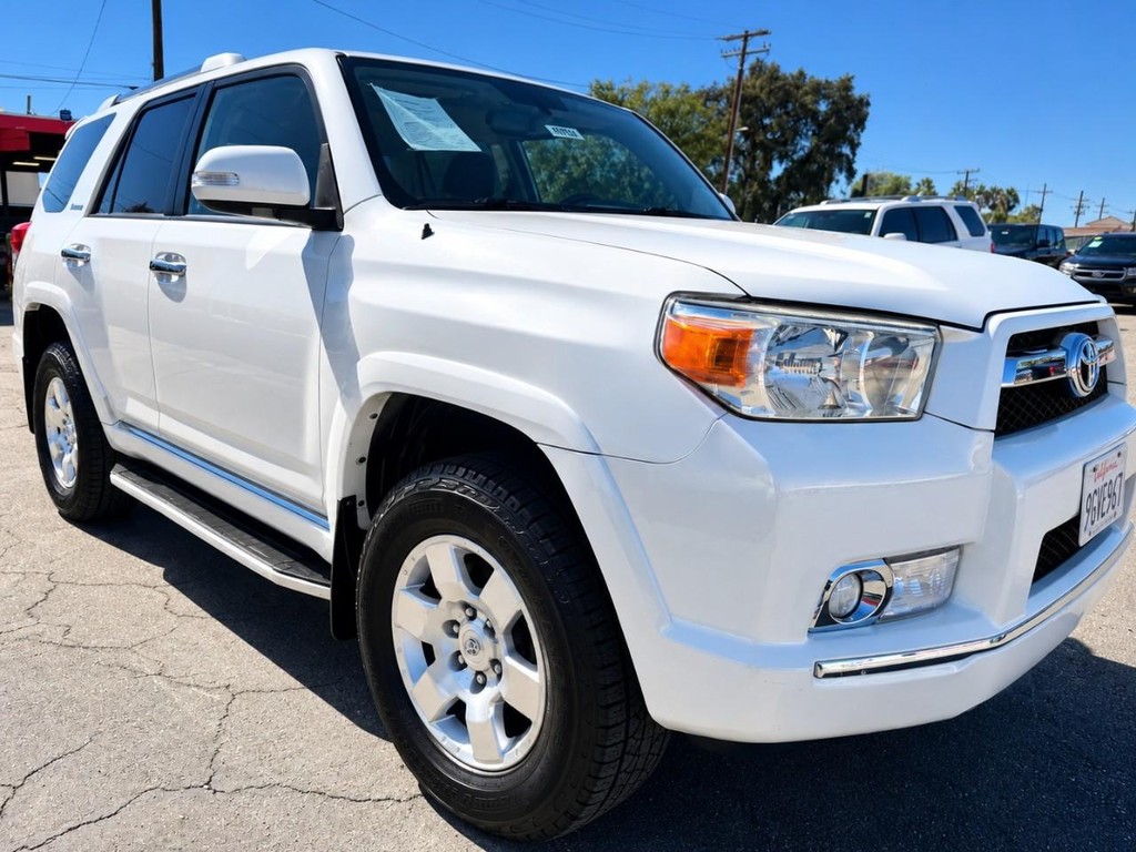 Toyota 4Runner Vehicle Full-screen Gallery Image 12