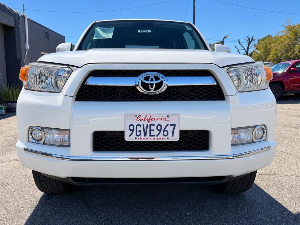 Toyota 4Runner Vehicle Full-screen Gallery Image 13