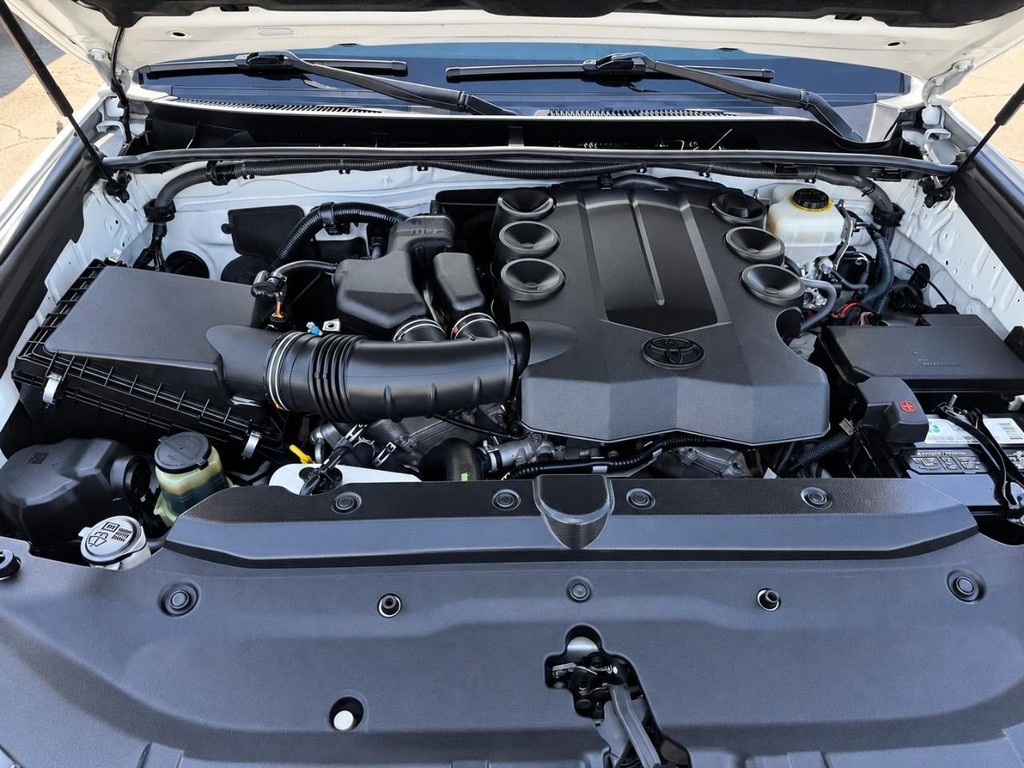 Toyota 4Runner Vehicle Full-screen Gallery Image 14