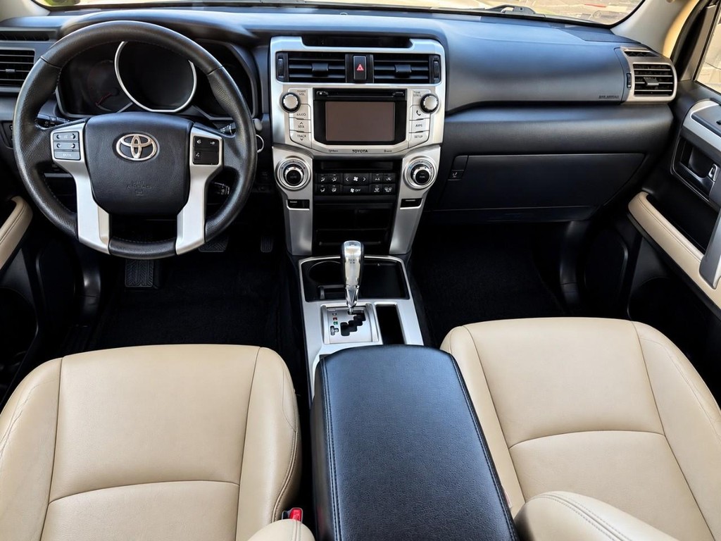 Toyota 4Runner Vehicle Full-screen Gallery Image 15