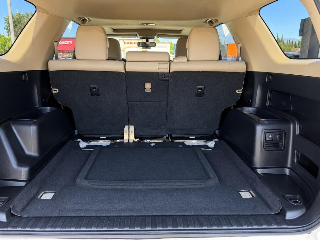 Toyota 4Runner Vehicle Full-screen Gallery Image 23