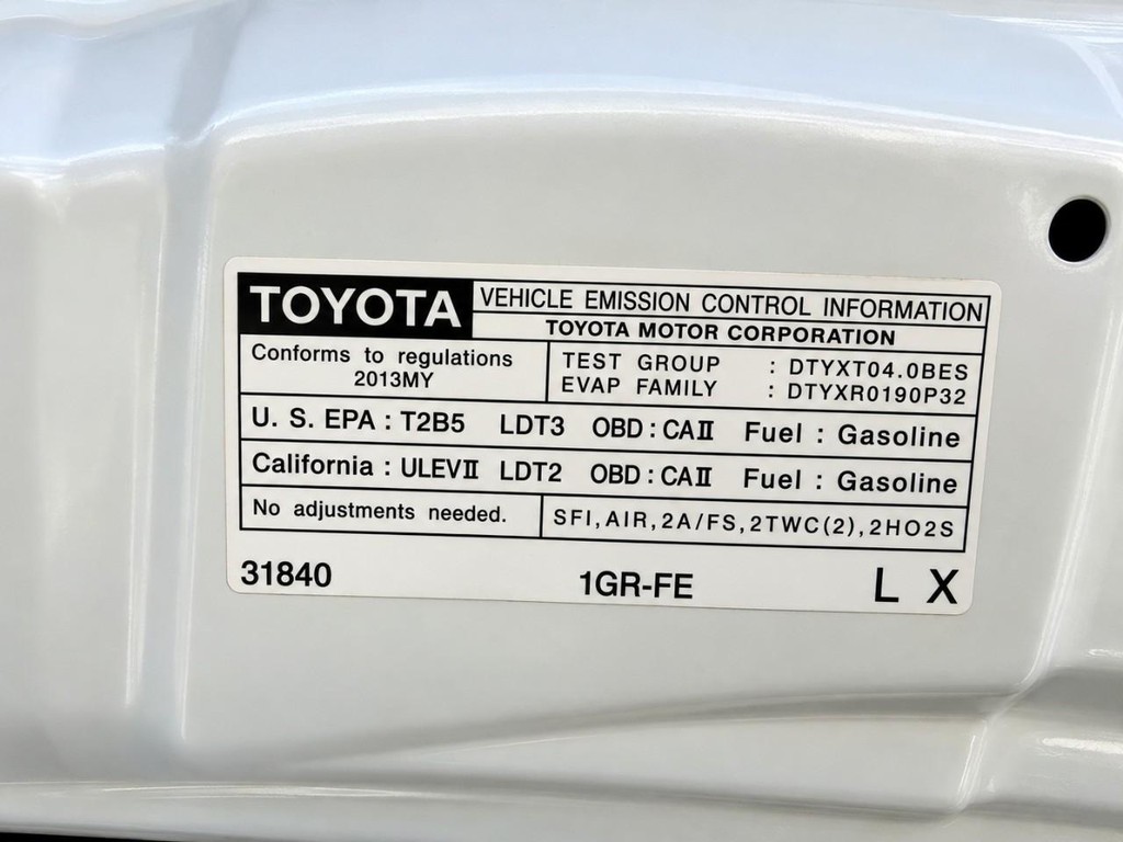 Toyota 4Runner Vehicle Full-screen Gallery Image 30