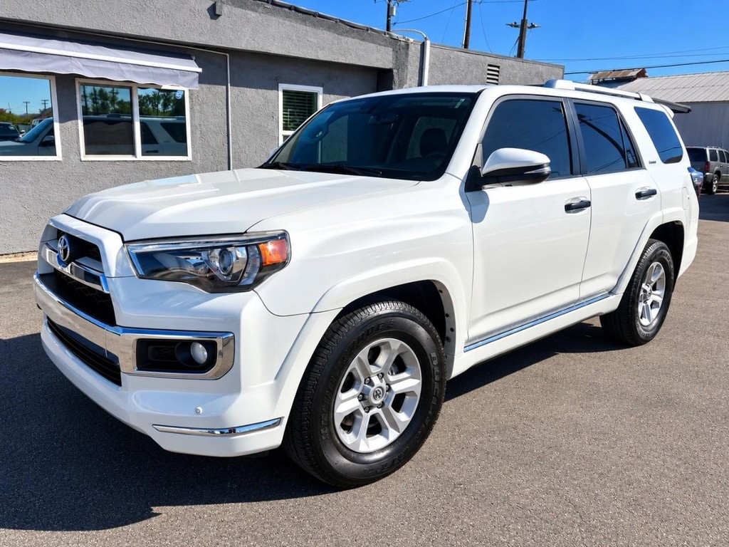 Toyota 4Runner Vehicle Full-screen Gallery Image 2