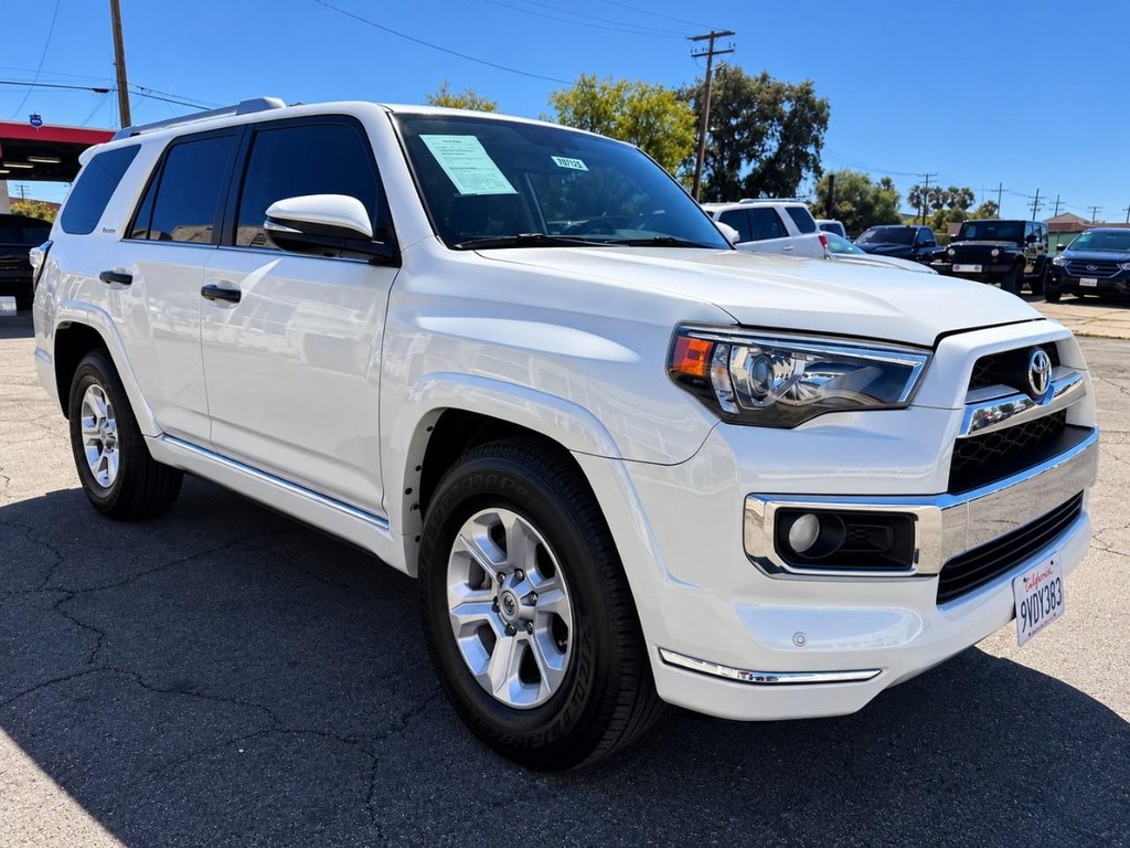 Toyota 4Runner Vehicle Full-screen Gallery Image 11