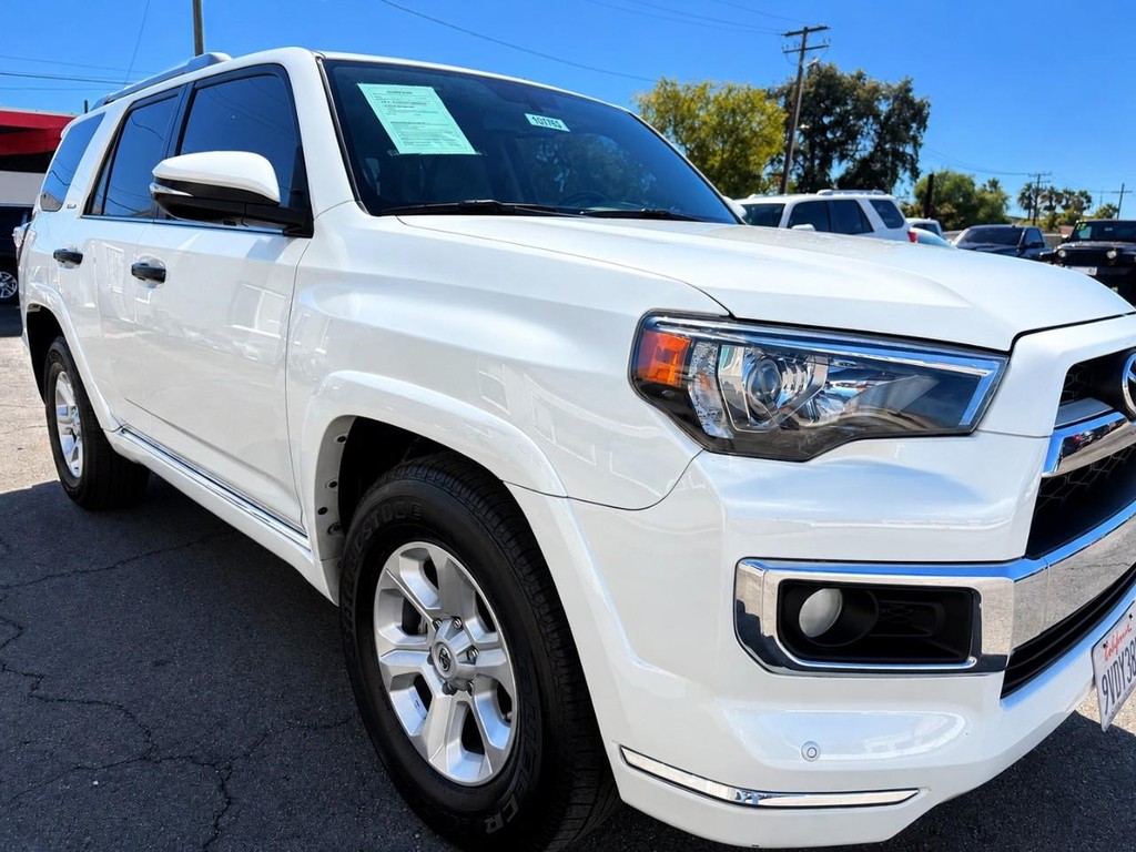 Toyota 4Runner Vehicle Full-screen Gallery Image 12