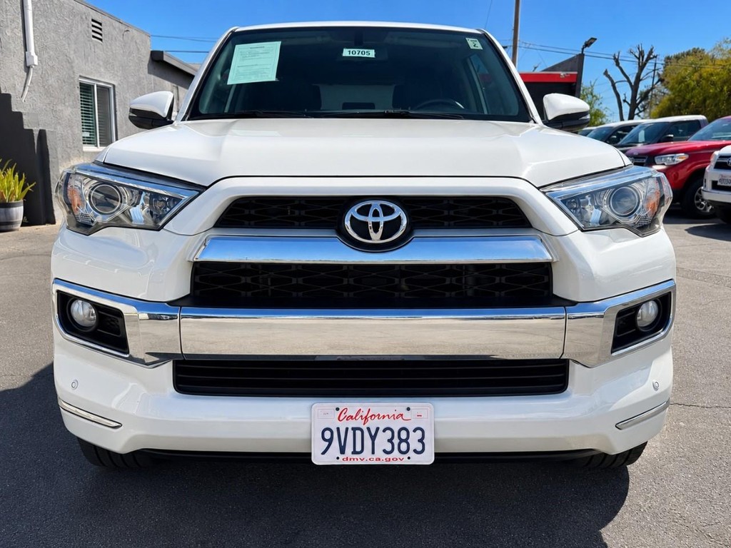 Toyota 4Runner Vehicle Full-screen Gallery Image 13