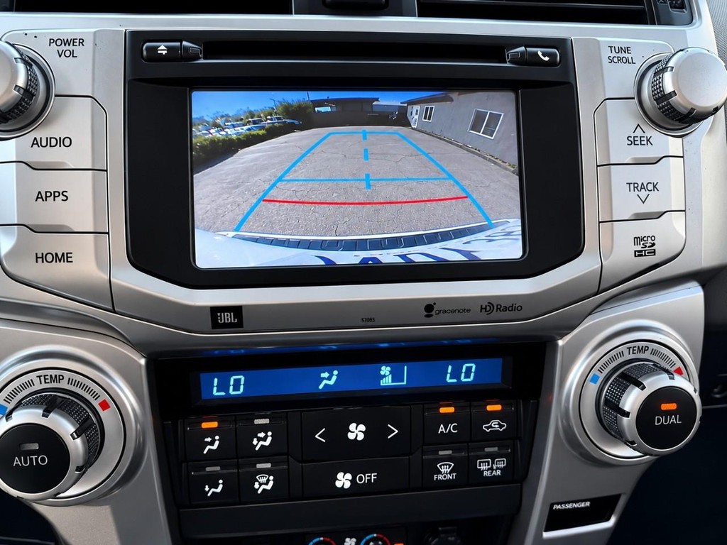 Toyota 4Runner Vehicle Full-screen Gallery Image 22