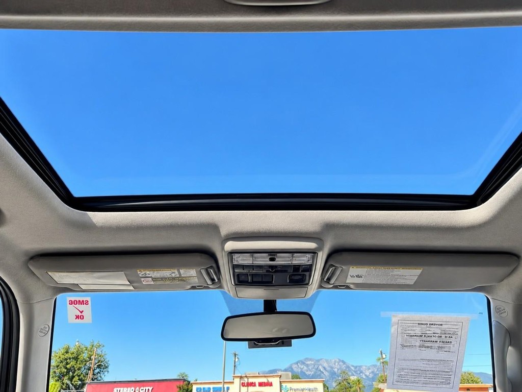 Toyota 4Runner Vehicle Full-screen Gallery Image 27