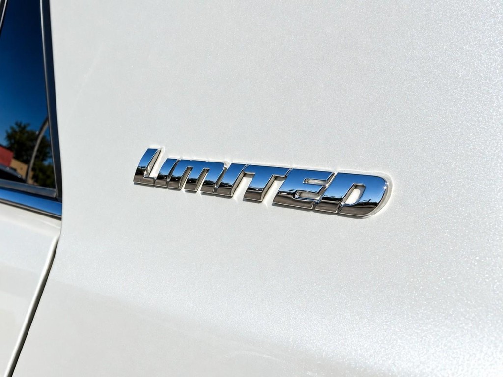 Toyota 4Runner Vehicle Full-screen Gallery Image 28
