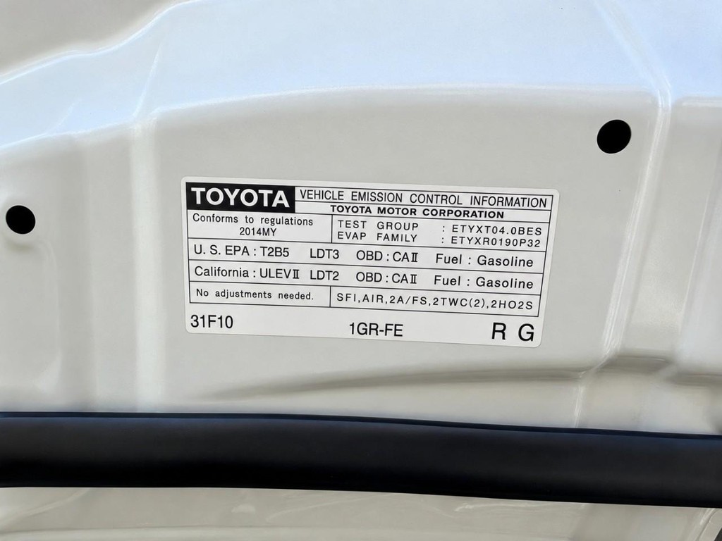 Toyota 4Runner Vehicle Full-screen Gallery Image 29