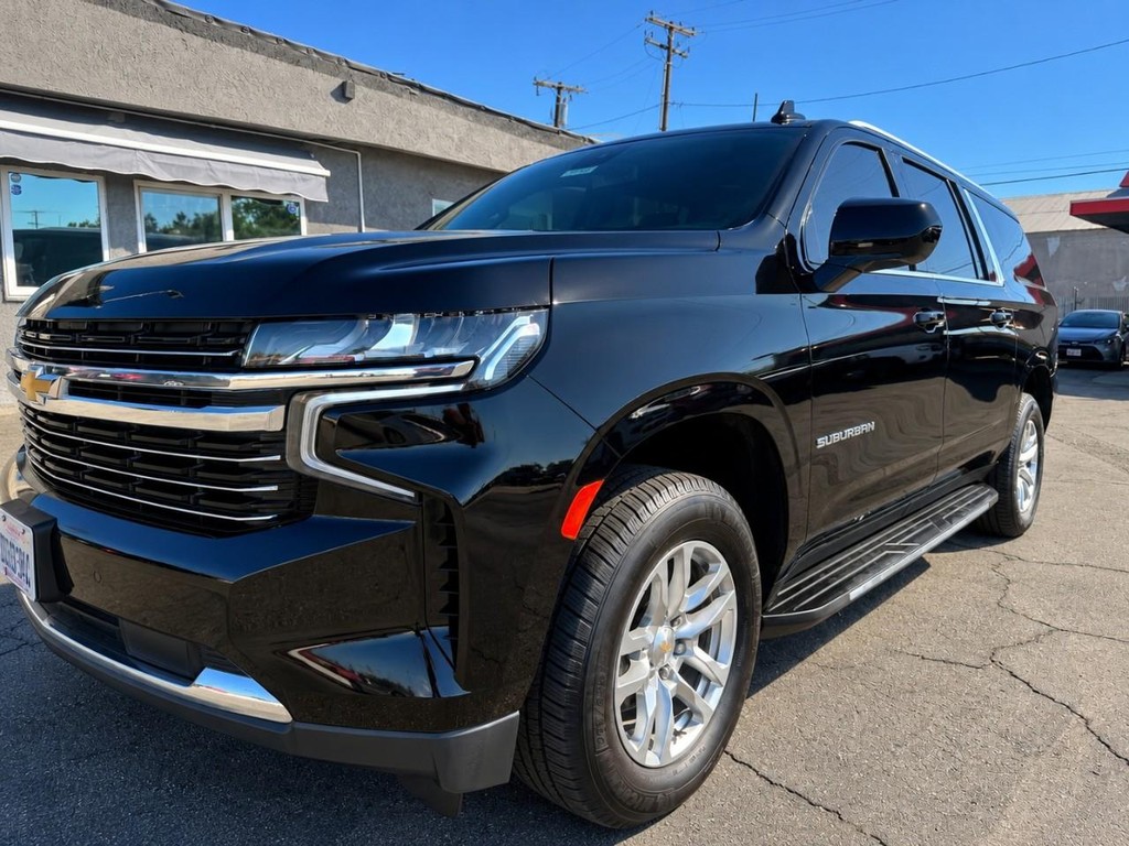 Chevrolet Suburban Vehicle Full-screen Gallery Image 3