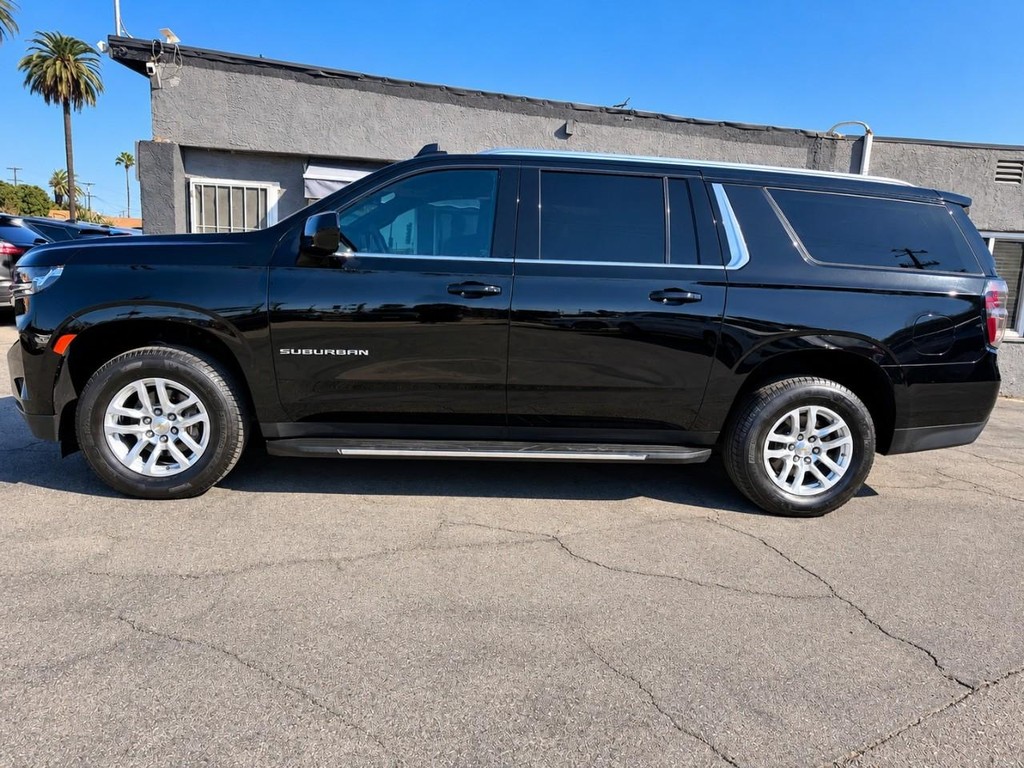 Chevrolet Suburban Vehicle Full-screen Gallery Image 4