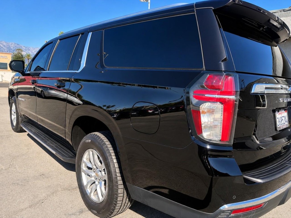 Chevrolet Suburban Vehicle Full-screen Gallery Image 5