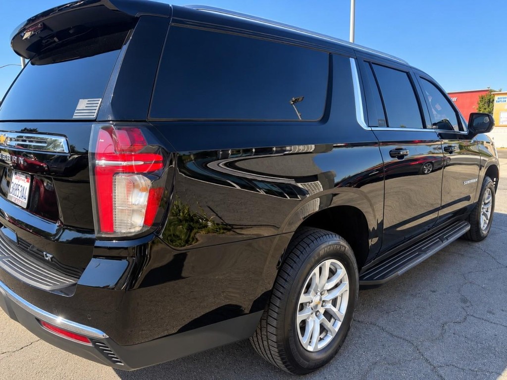 Chevrolet Suburban Vehicle Full-screen Gallery Image 8