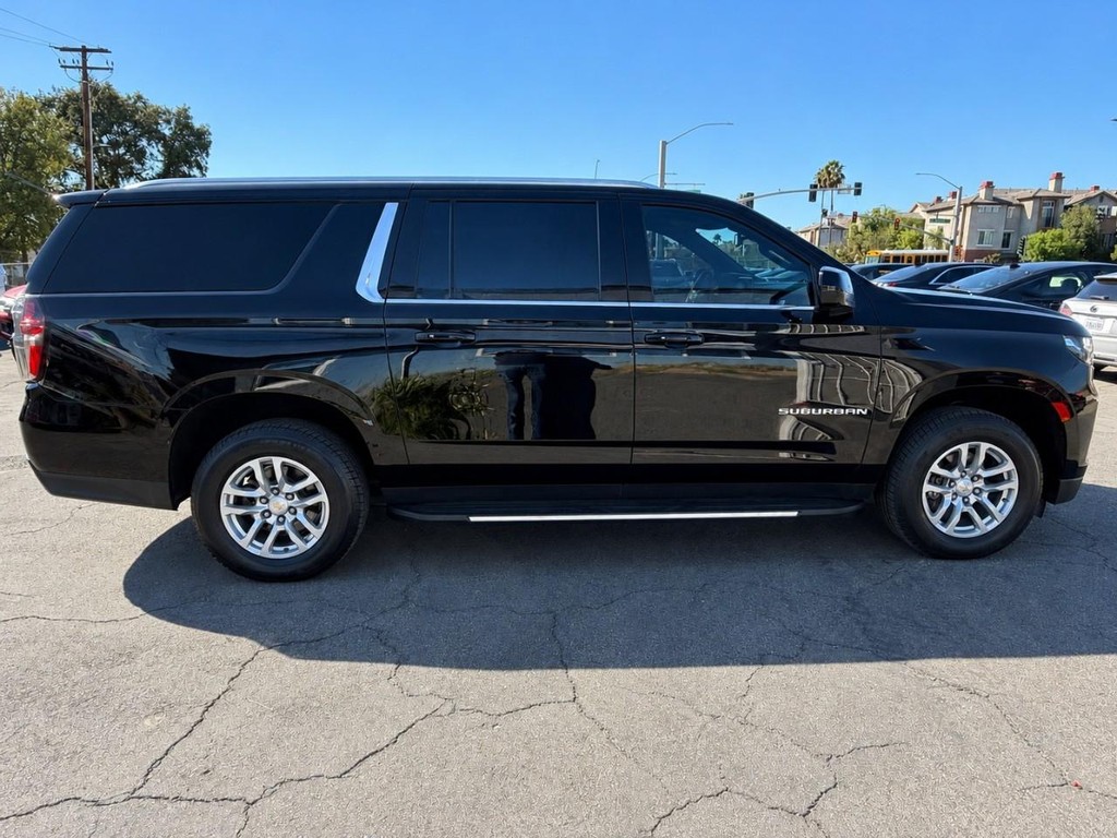 Chevrolet Suburban Vehicle Full-screen Gallery Image 10