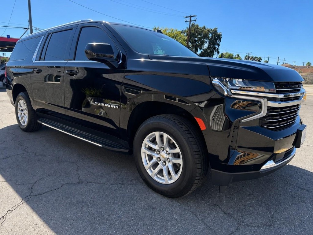 Chevrolet Suburban Vehicle Full-screen Gallery Image 11