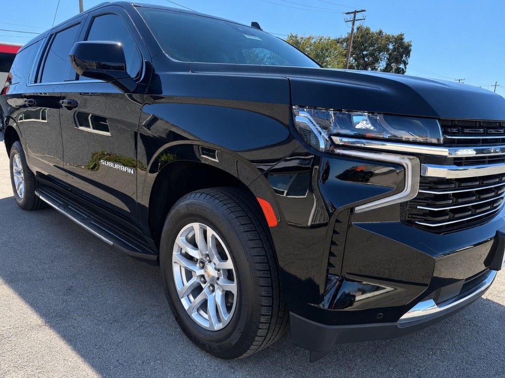 Chevrolet Suburban Vehicle Full-screen Gallery Image 12