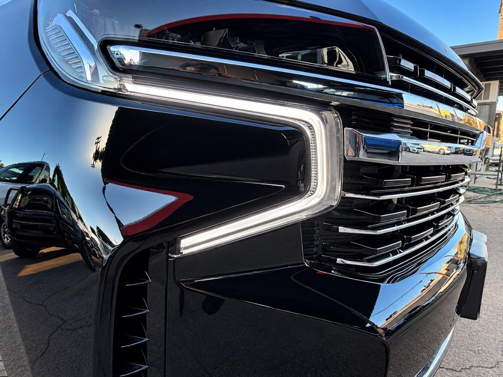 Chevrolet Suburban Vehicle Full-screen Gallery Image 13