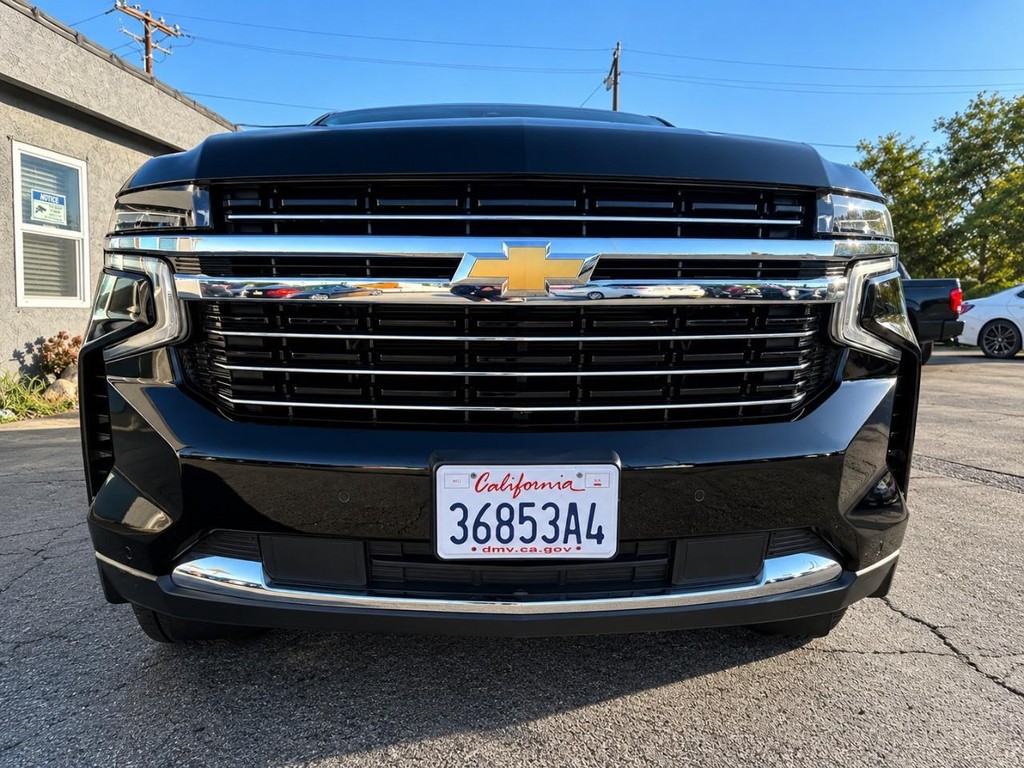 Chevrolet Suburban Vehicle Full-screen Gallery Image 14