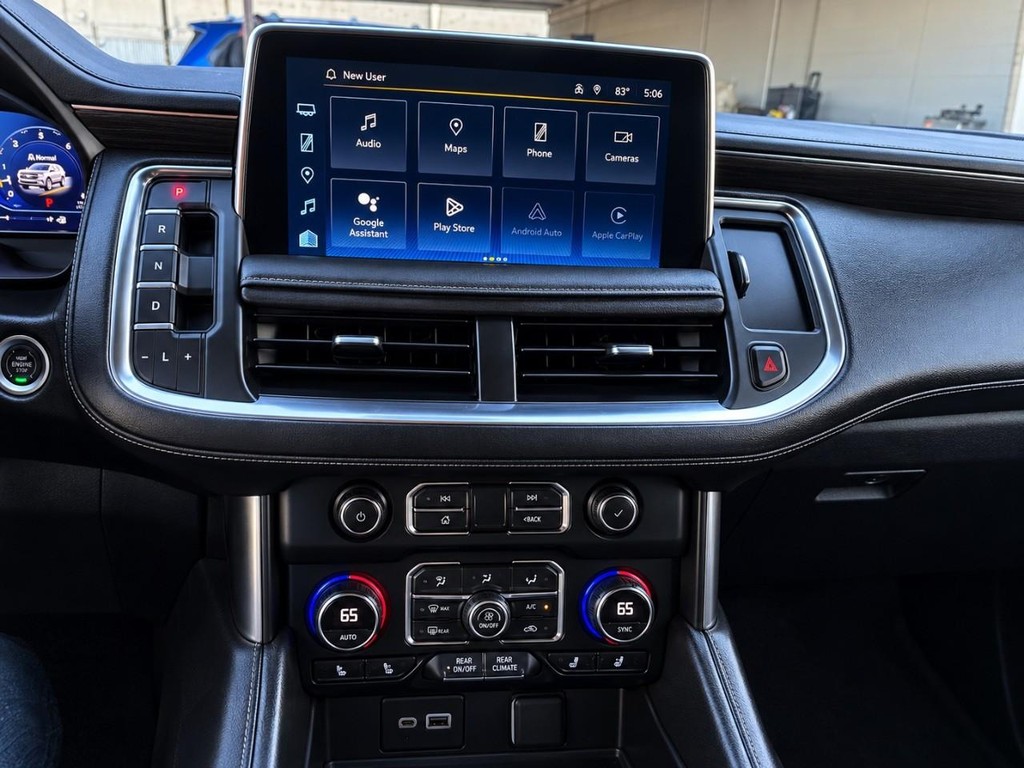 Chevrolet Suburban Vehicle Full-screen Gallery Image 26