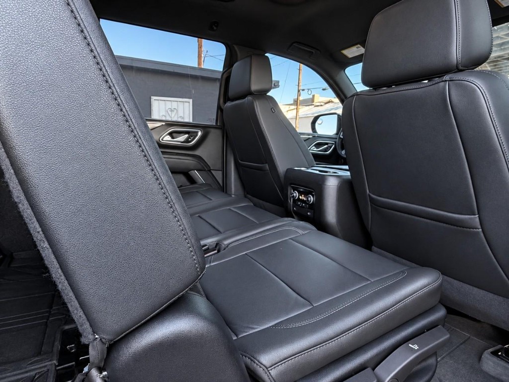Chevrolet Suburban Vehicle Full-screen Gallery Image 33
