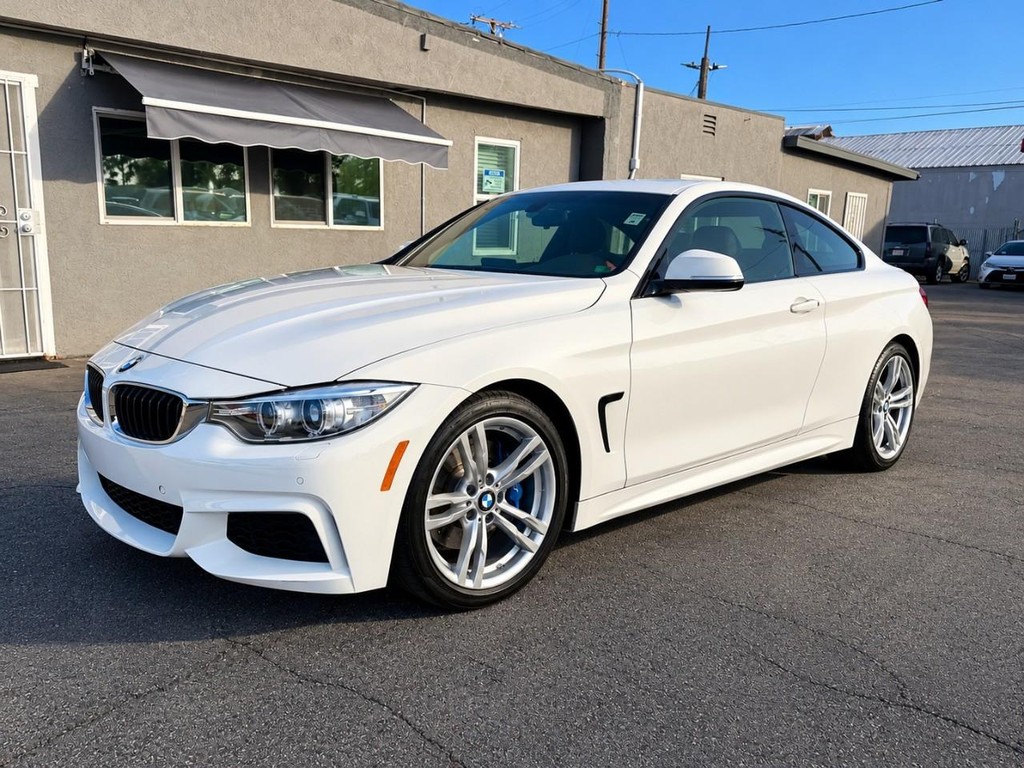 BMW 4 Series Vehicle Full-screen Gallery Image 2