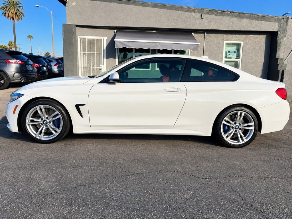 BMW 4 Series Vehicle Full-screen Gallery Image 4