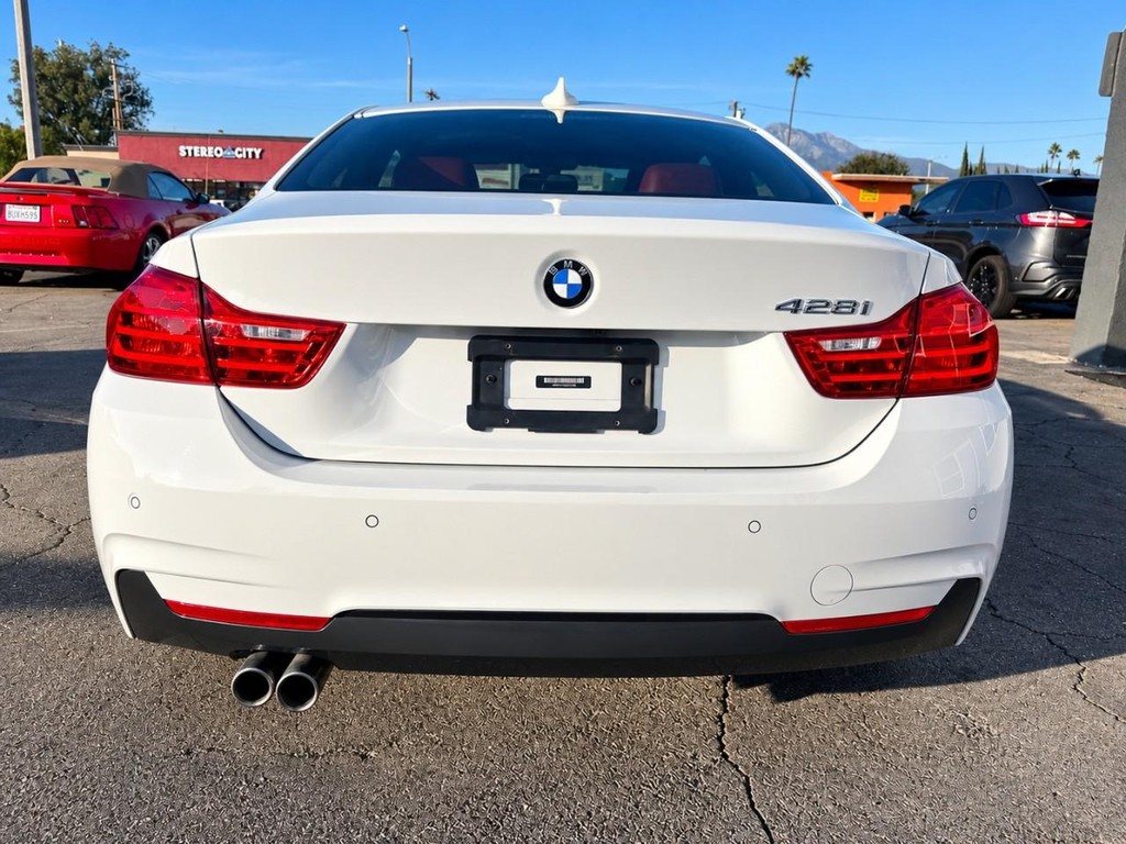 BMW 4 Series Vehicle Full-screen Gallery Image 7