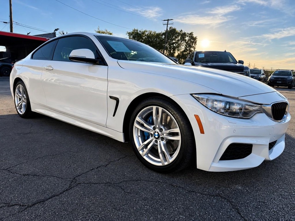 BMW 4 Series Vehicle Full-screen Gallery Image 11