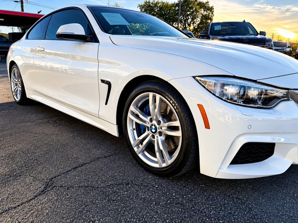 BMW 4 Series Vehicle Full-screen Gallery Image 12