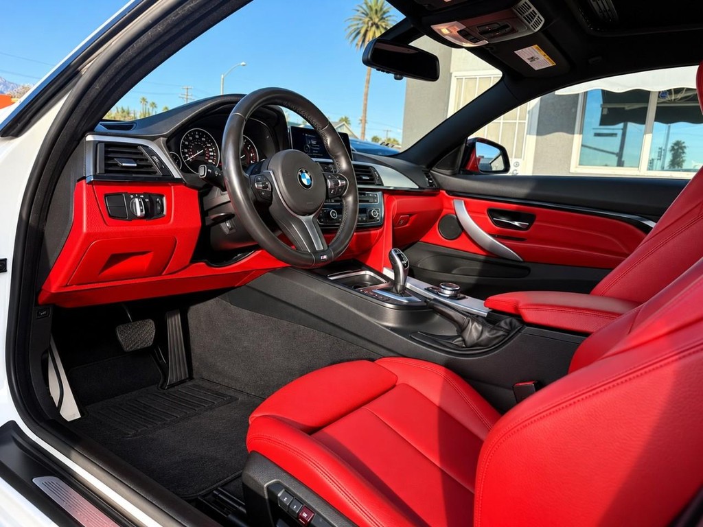 BMW 4 Series Vehicle Full-screen Gallery Image 14